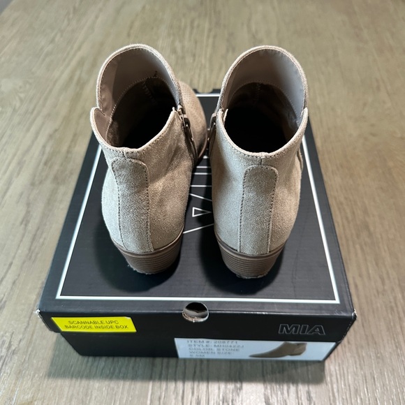 MIA Suede Ankle Booties Side Zip Size 6.5 Stone - Picture 5 of 9